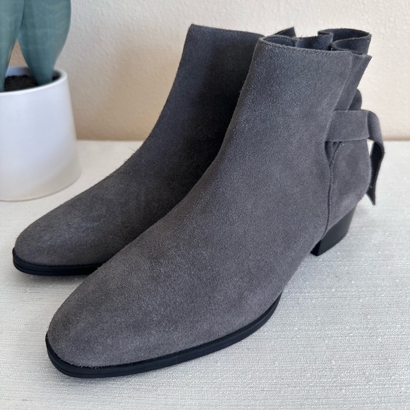 New Aerosoles Crosswalk Gray Suede Ruffled Ankle Booties Women’s 8M - Picture 6 of 14